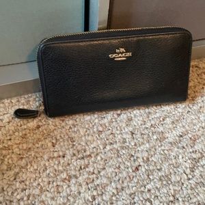 Coach wallet 7 1/2(L)x4(H)